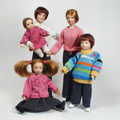 Moderne Puppenfamilie