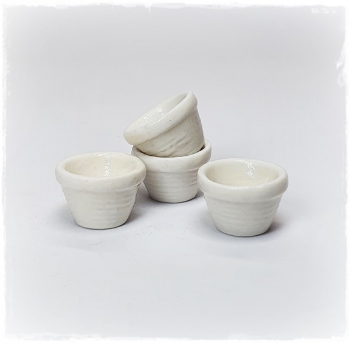 4 kleine Keramikschüsseln