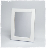 Spiegel mit weißem Holzrahmen