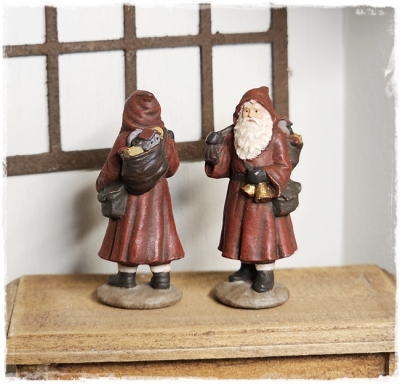 3 pine cones decoration