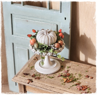 Herbstgesteck Kürbis auf Ständer