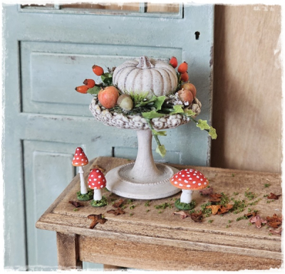 Herbstgesteck Kürbis auf Ständer