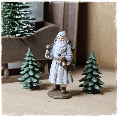 Weihnachtsmann weiß stehend