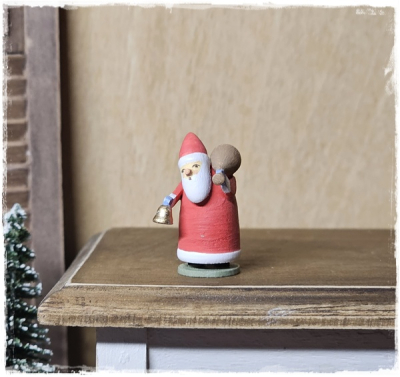 Weihnachtsmann mit Sack und Glocke matt