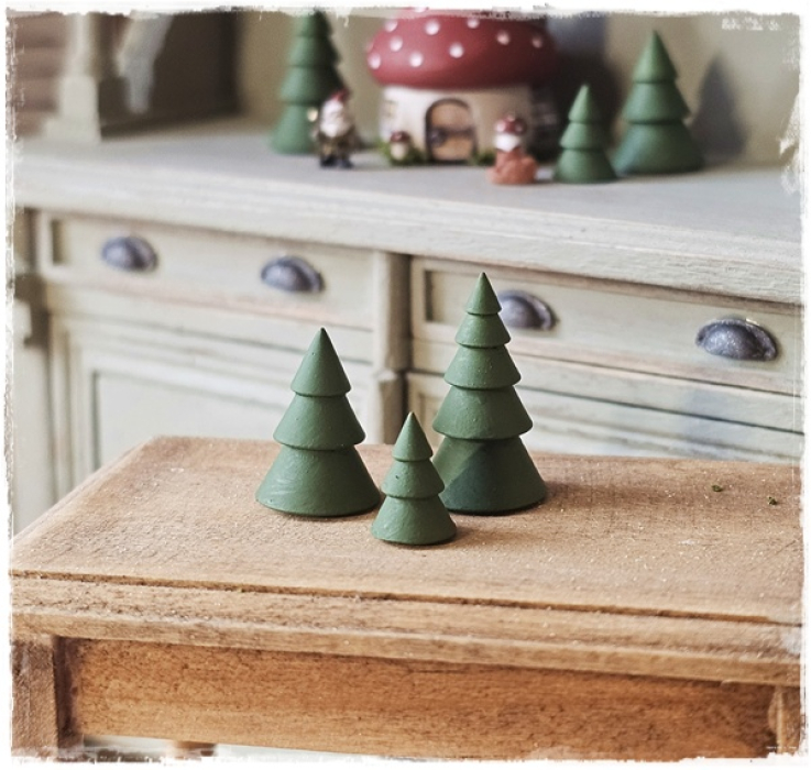 3 kleine Tannenbäumchen