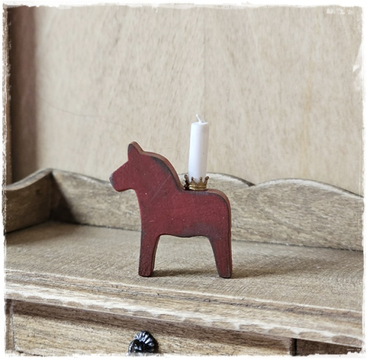 Dalapferd mit Kerze rot