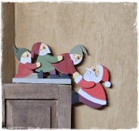 Kantenhocker Weihnachtsmann und Wichtel