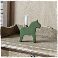 Dalapferd mit Kerze green